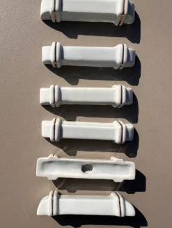 Porte-couteaux Vintage en Porcelaine Blanche et Filet Doré