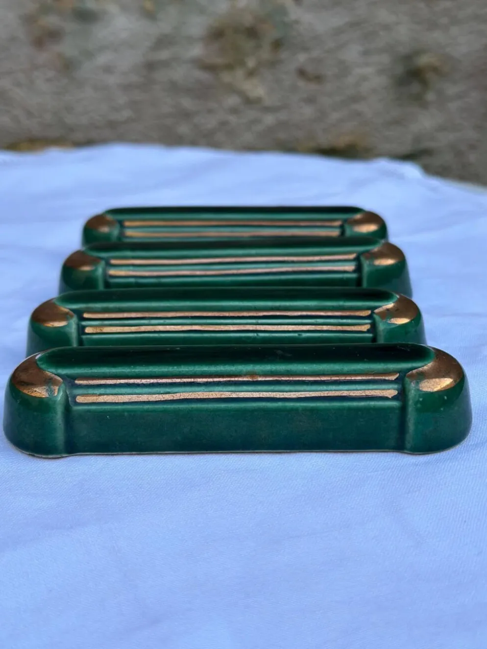 4 porte-couteaux vintage style Art Déco, émail vert émeraude et or