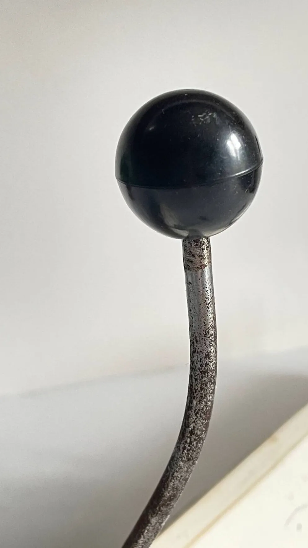 Portemanteau ancien d'ecole bois blanc