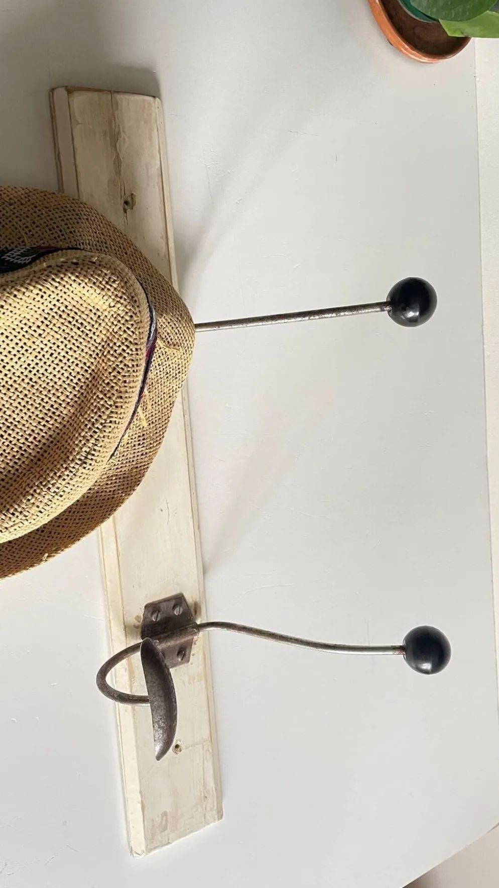 Portemanteau ancien d'ecole bois blanc