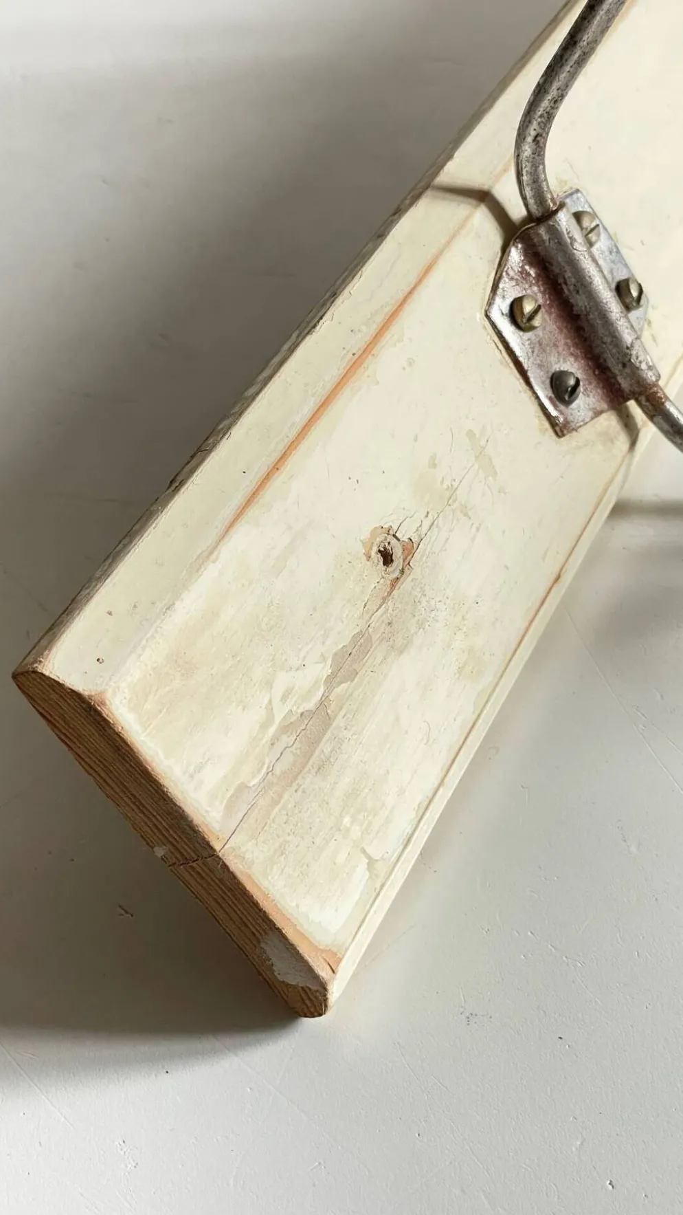 Portemanteau ancien d'ecole bois blanc
