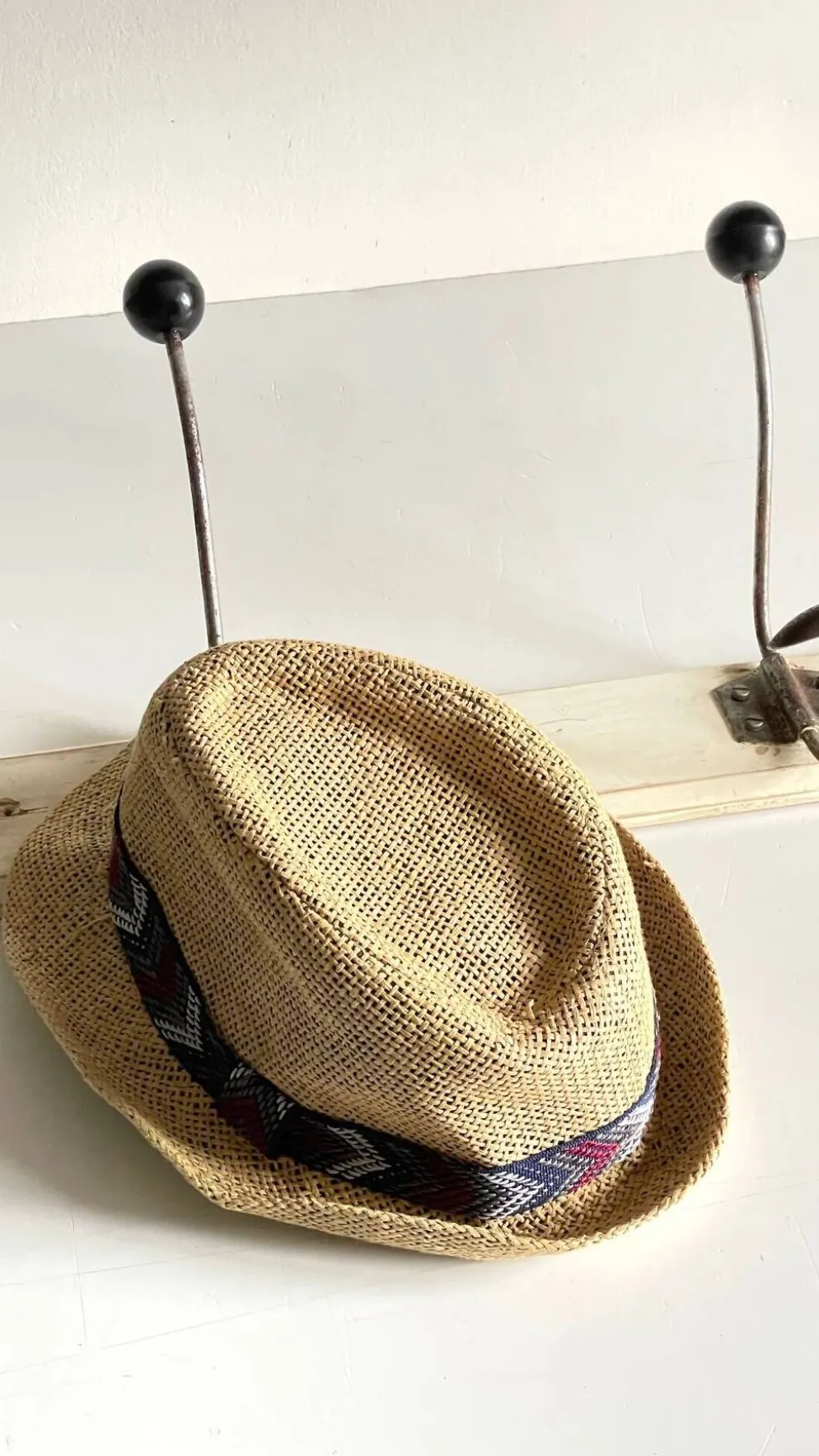 Portemanteau ancien d'ecole bois blanc