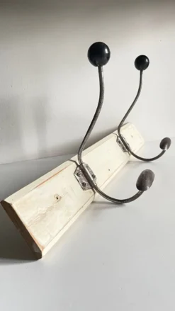 Portemanteau ancien d'ecole bois blanc