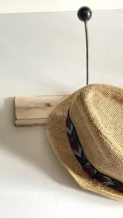 Portemanteau ancien d'ecole bois blanc