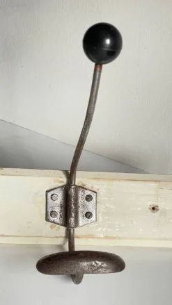 Portemanteau ancien d'ecole bois blanc