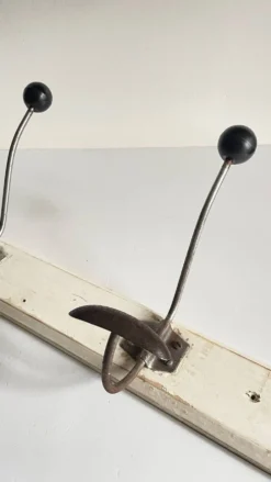 Portemanteau ancien d'ecole bois blanc