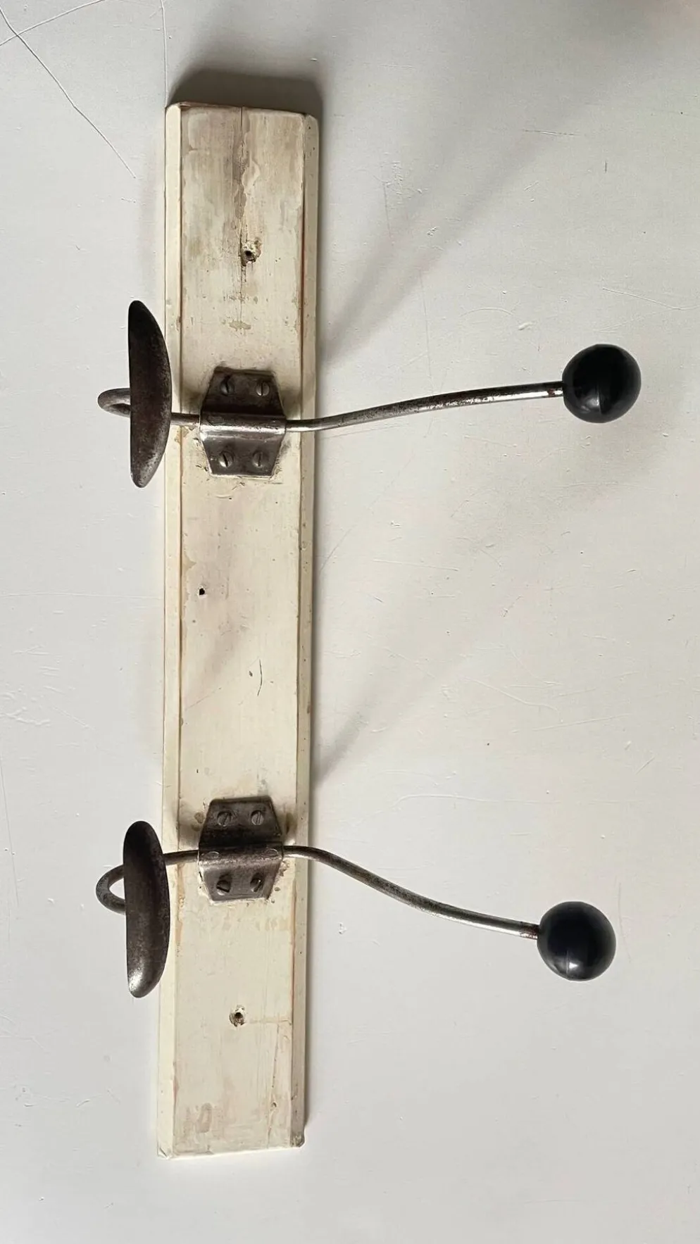 Portemanteau ancien d'ecole bois blanc