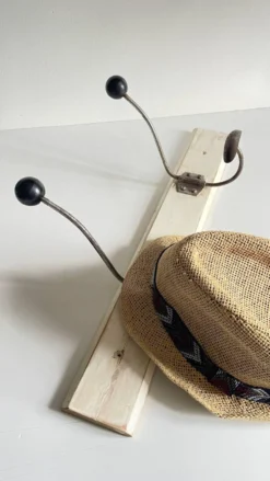 Portemanteau ancien d'ecole bois blanc