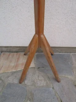 Porte-manteau ancien en bois blond, pieds compas
