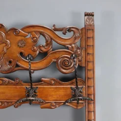 Porte-manteau ancien en hêtre teinté noyer, Italie, XIXe siècle