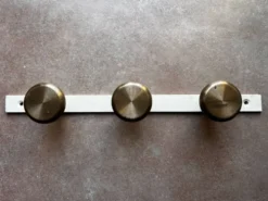 Portemanteau ancien en laiton et métal peint