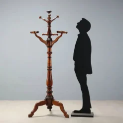 Porte-manteau ancien en tilleul teinté noyer, Italie, XIXe siècle