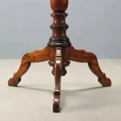 Porte-manteau ancien en tilleul teinté noyer, Italie, XIXe siècle