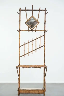 Porte-manteau ancien français en bambou, avec miroir et porte-parapluie.