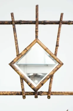 Porte-manteau ancien français en bambou, avec miroir et porte-parapluie.