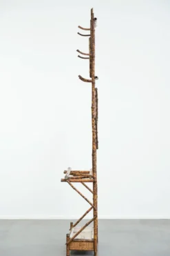 Porte-manteau ancien français en bambou, avec miroir et porte-parapluie.