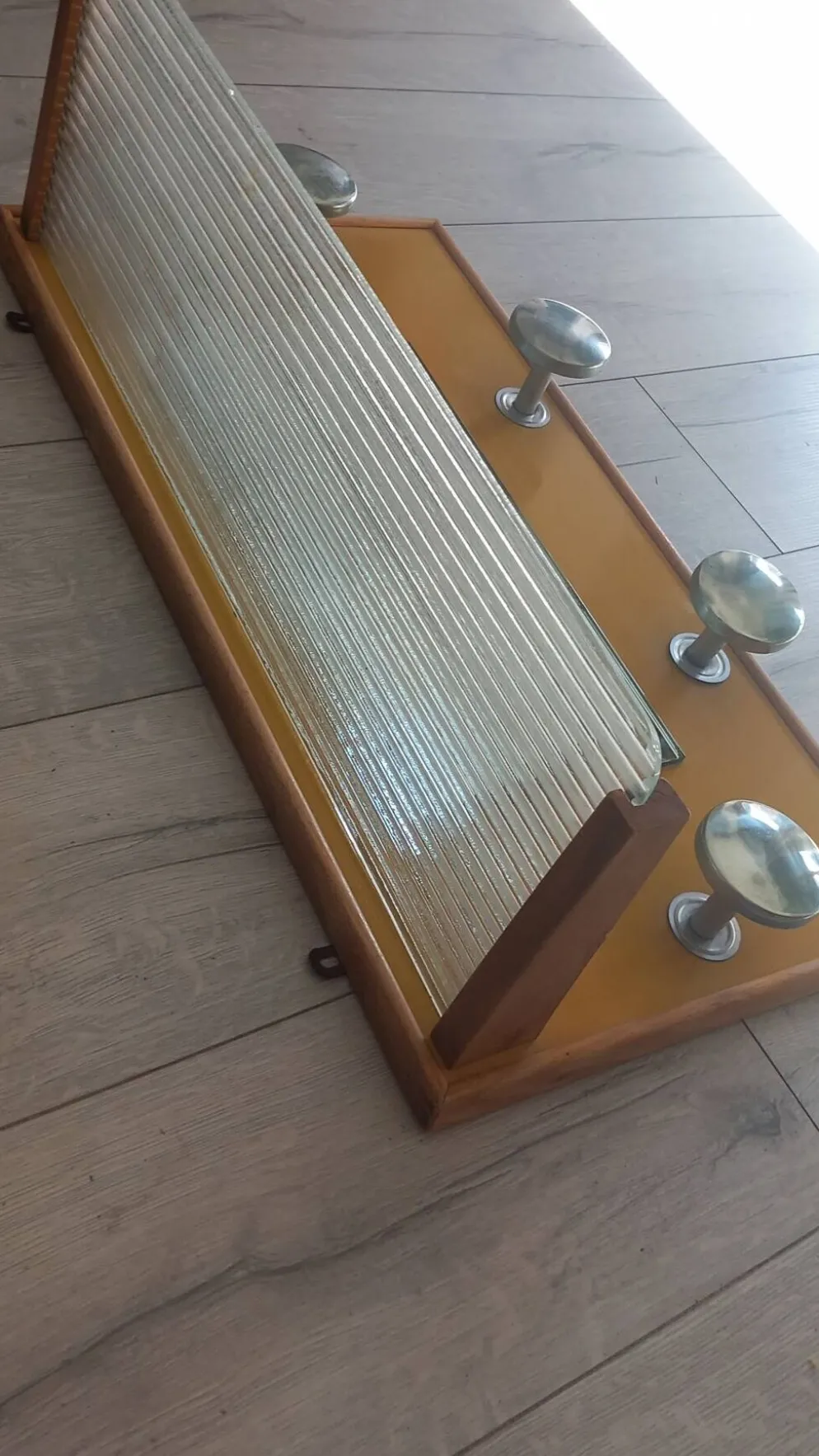 Porte manteau années 50 avec miroir patères métal et tablette verre