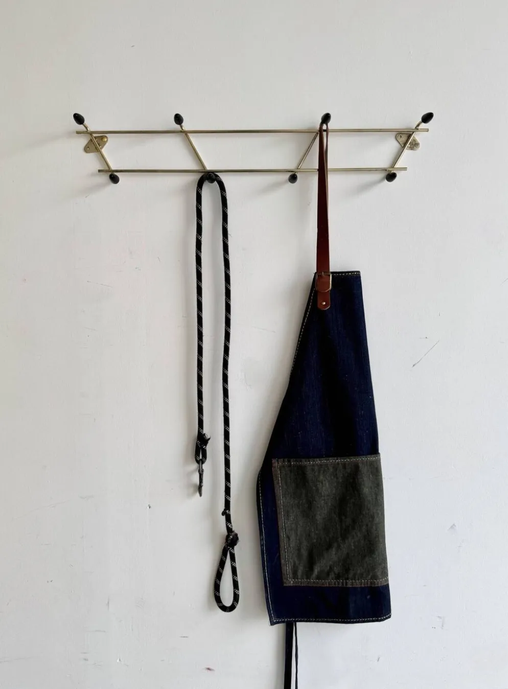 Porte-manteau atomique vintage or et noir