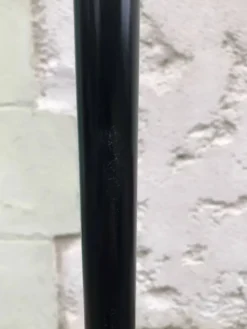 Porte-manteau beige et noir Manade de Jean-Pierre Vitrac