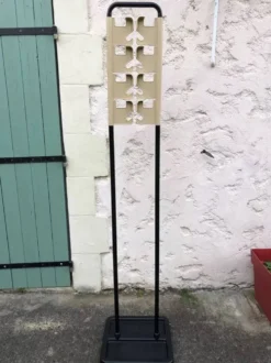 Porte-manteau beige et noir Manade de Jean-Pierre Vitrac