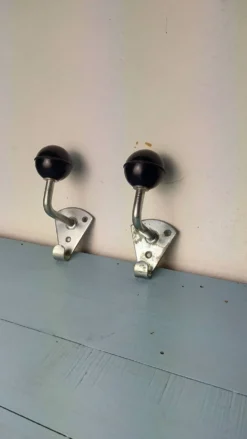 2 Porte manteau à boule bakélite