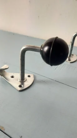 2 Porte manteau à boule bakélite