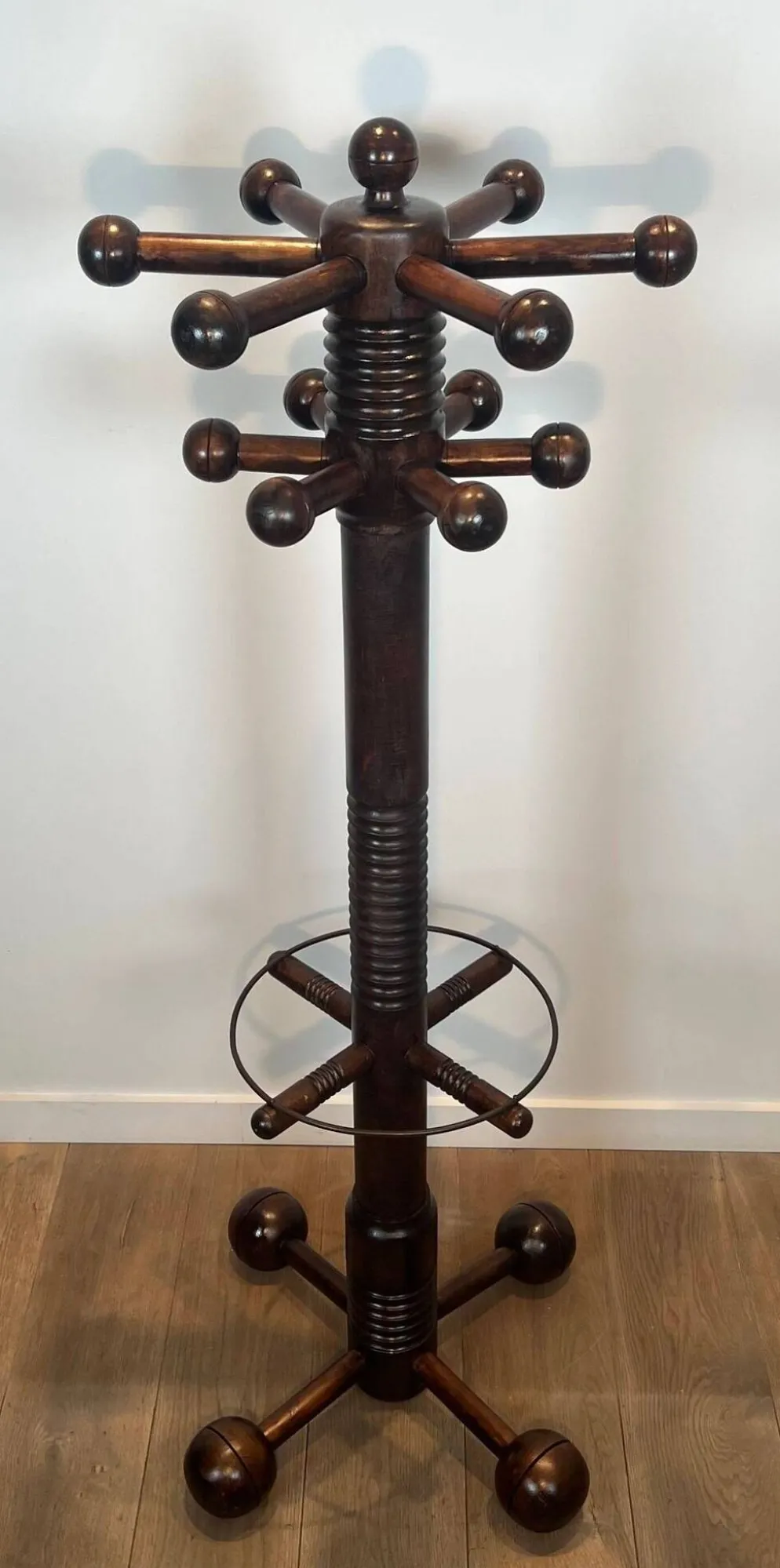 Portemanteau brutaliste en chêne sculpté de Charles Dudouyt