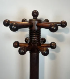 Portemanteau brutaliste en chêne sculpté de Charles Dudouyt