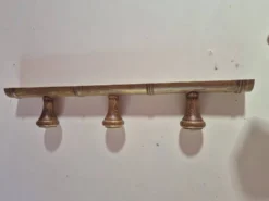 Porte manteau composé de 3 pateres en bois vintage