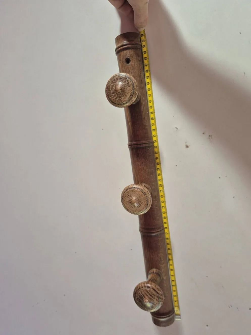 Porte manteau composé de 3 pateres en bois vintage