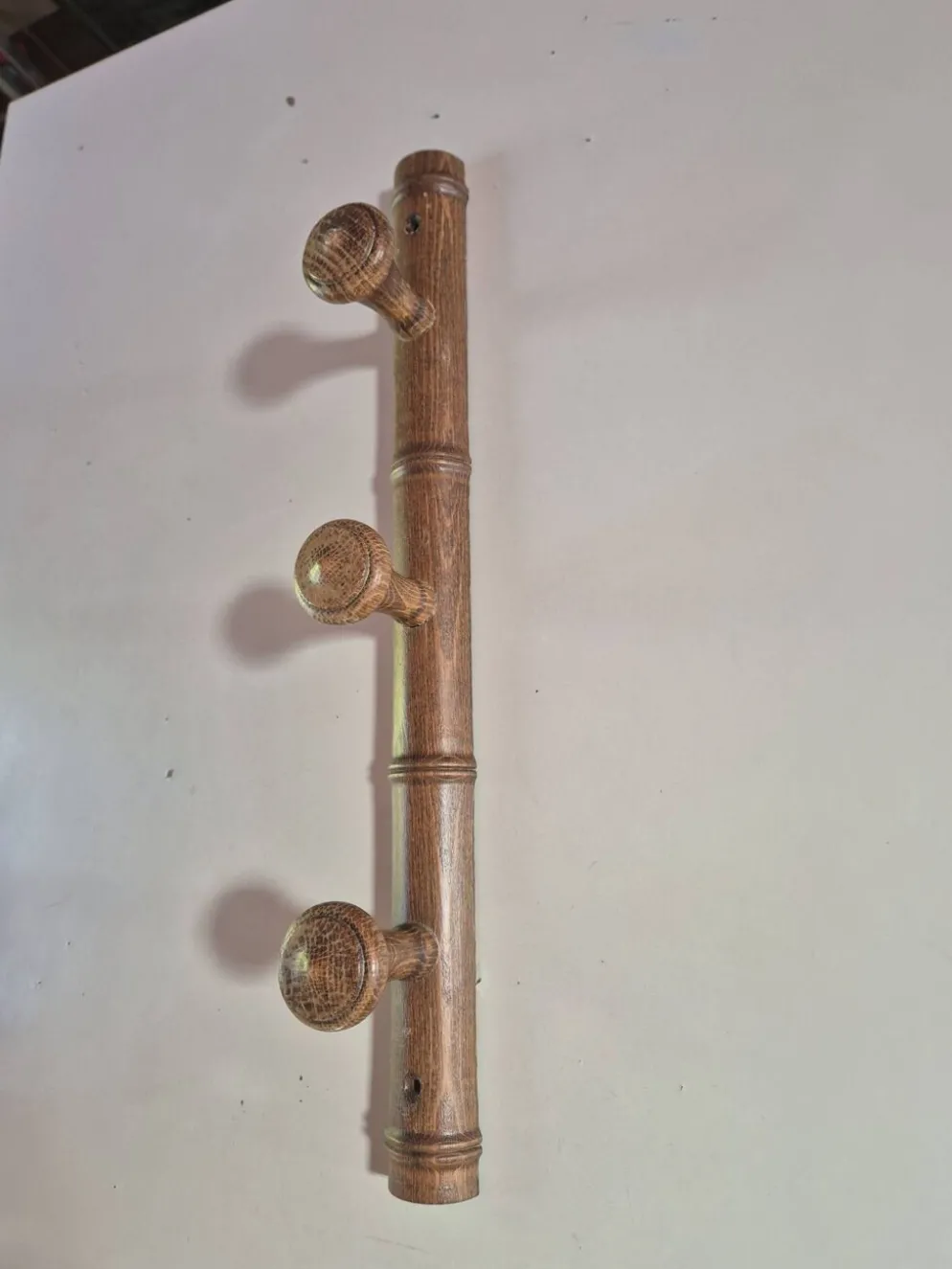 Porte manteau composé de 3 pateres en bois vintage