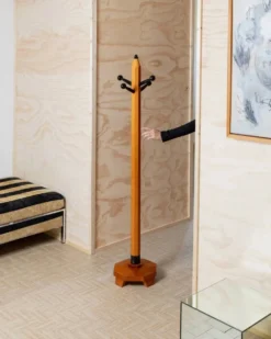 Porte-manteau crayon XL vintage années 1980 en bois, style Memphis, Italie, par Artema