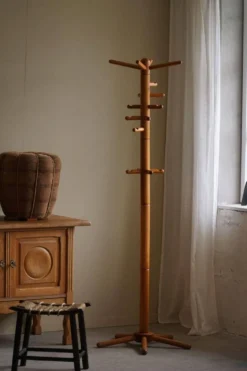 Porte-manteau décoratif en pin massif, modernité danoise du milieu du siècle dernier, années 1970