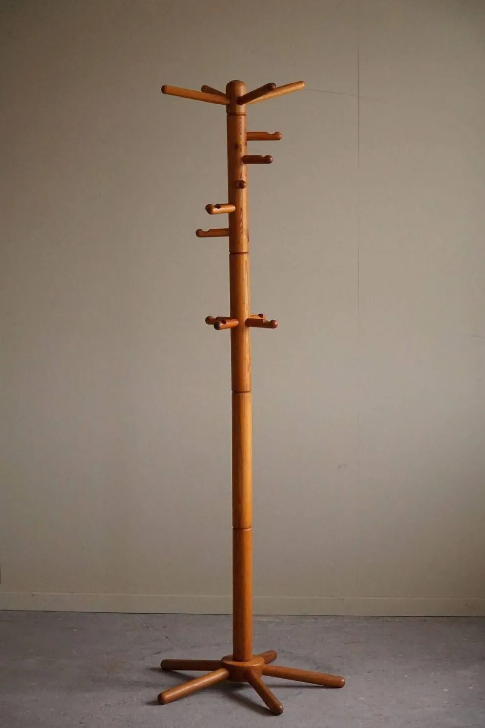 Porte-manteau décoratif en pin massif, style danois du milieu du siècle, années 1970