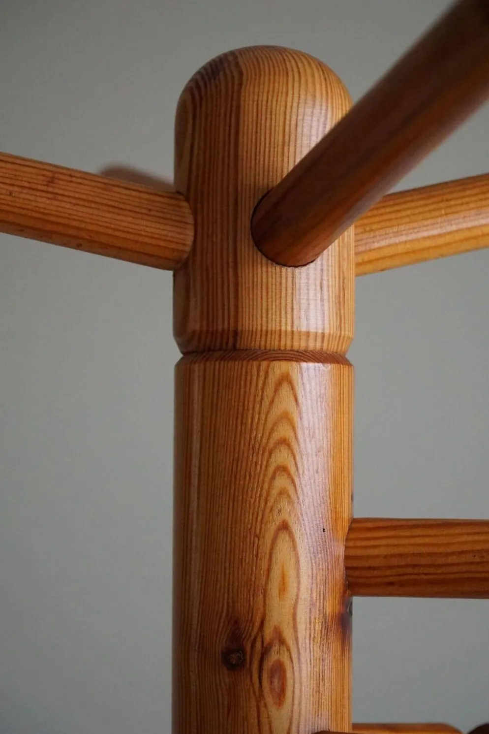 Porte-manteau décoratif en pin massif, style danois du milieu du siècle, années 1970
