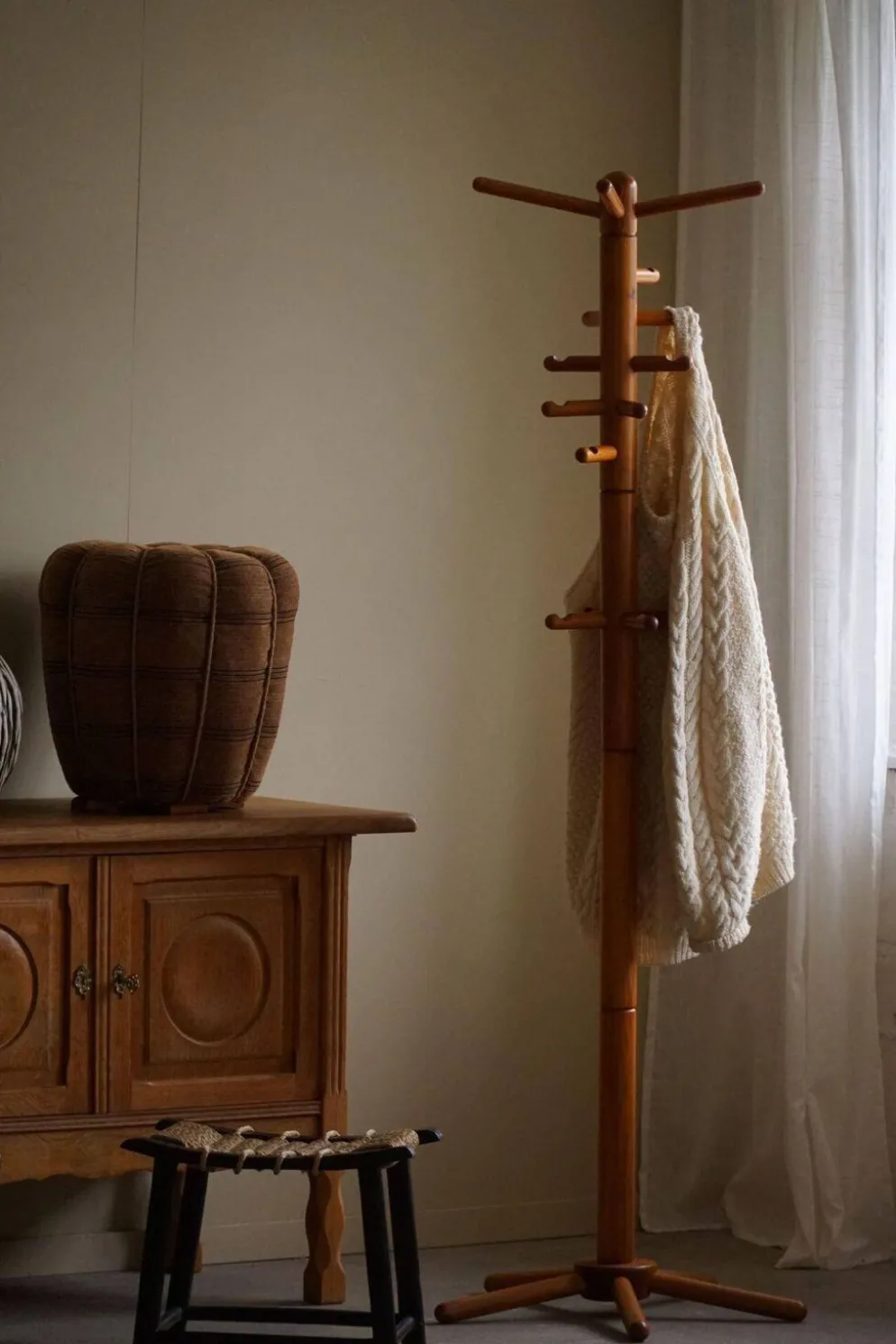 Porte-manteau décoratif en pin massif, style danois du milieu du siècle, années 1970