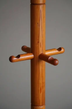 Porte-manteau décoratif en pin massif, style danois du milieu du siècle, années 1970