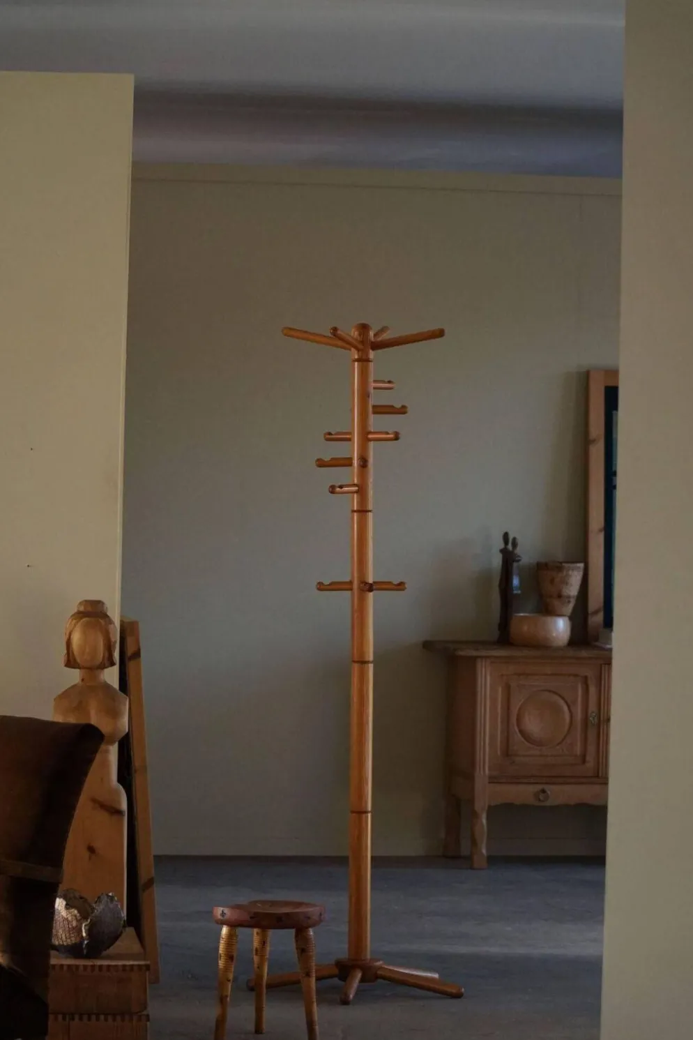 Porte-manteau décoratif en pin massif, style danois du milieu du siècle, années 1970