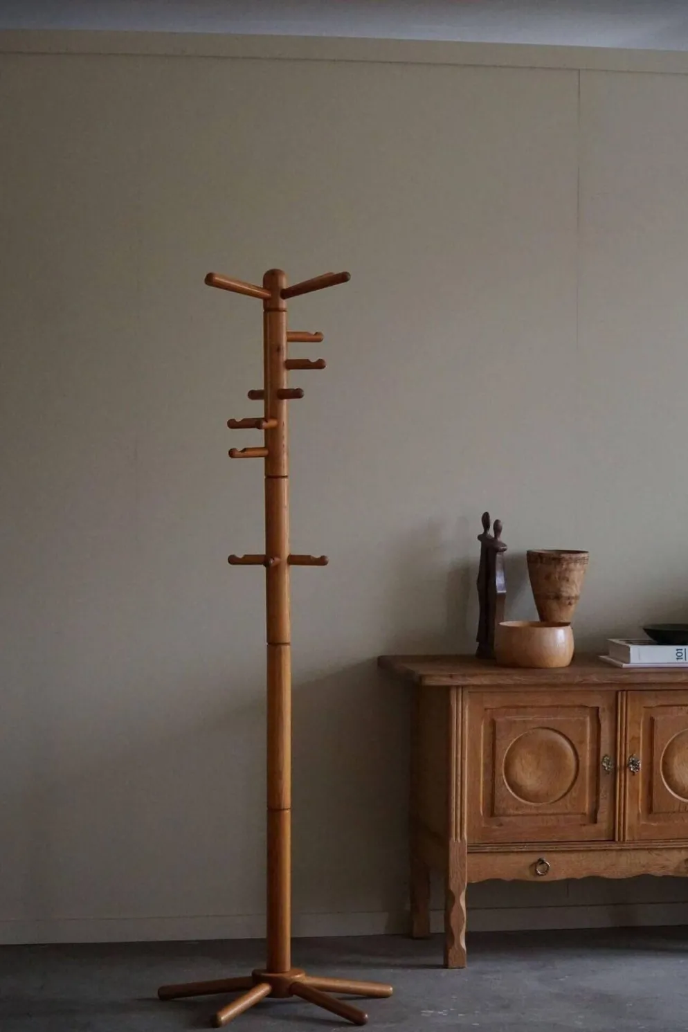 Porte-manteau décoratif en pin massif, style danois du milieu du siècle, années 1970