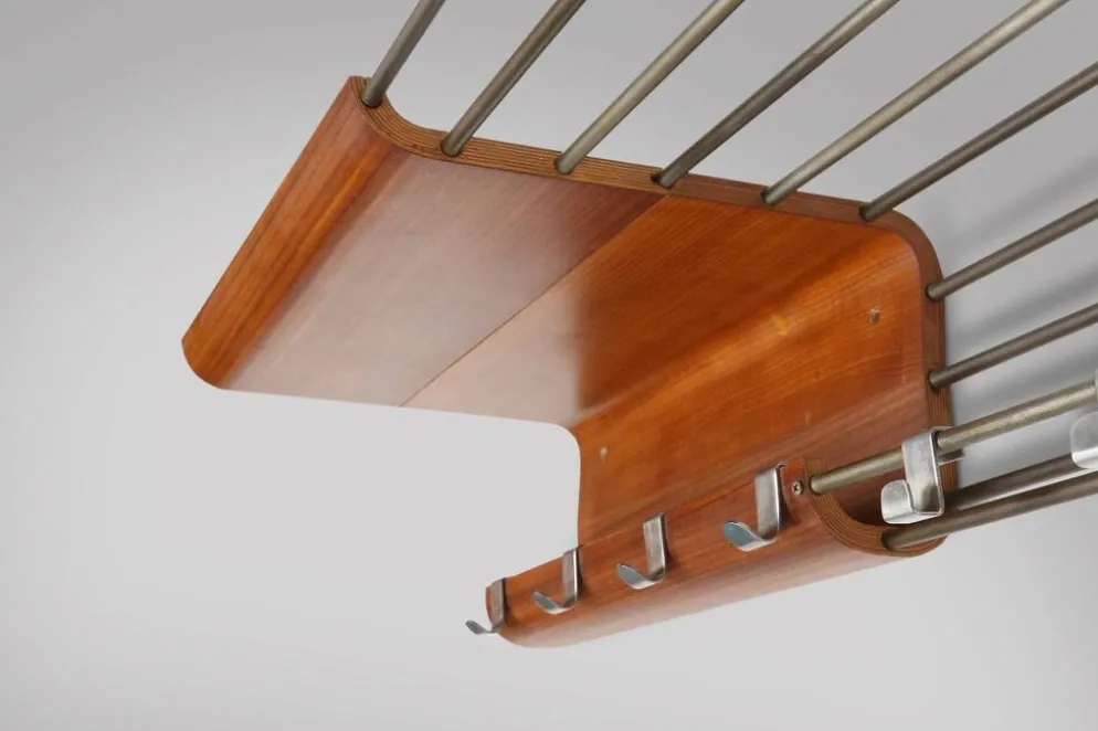 Porte-manteau de milieu de siècle en contreplaqué cintré attribué à De Coene, Belgique, années 1960.