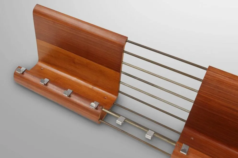 Porte-manteau de milieu de siècle en contreplaqué cintré attribué à De Coene, Belgique, années 1960.