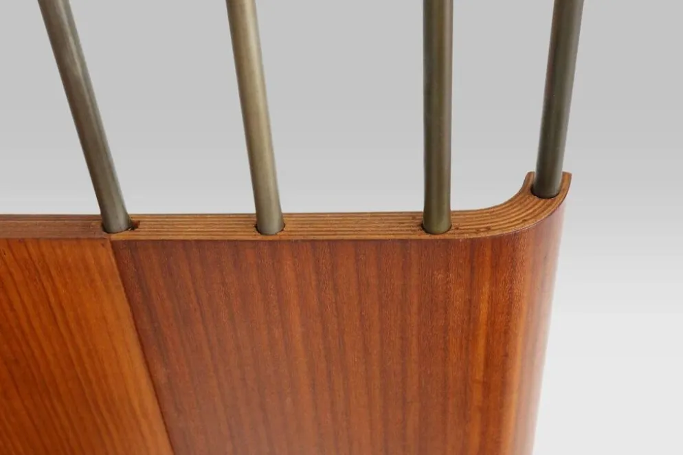 Porte-manteau de milieu de siècle en contreplaqué cintré attribué à De Coene, Belgique, années 1960.