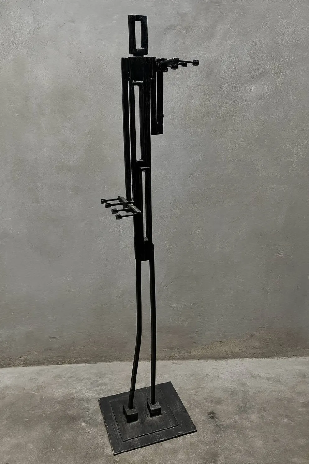 Porte-manteau design en fer – Pièce unique sculpturale