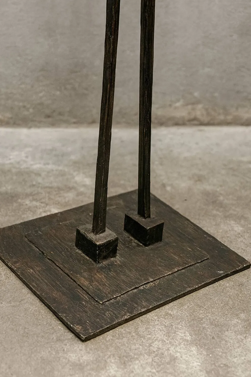 Porte-manteau design en fer – Pièce unique sculpturale