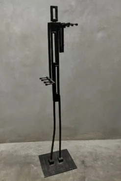 Porte-manteau design en fer – Pièce unique sculpturale