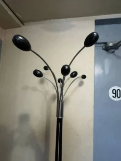 Porte-manteau design italien – Métal chromé et laqué noir – Années 1960-1970