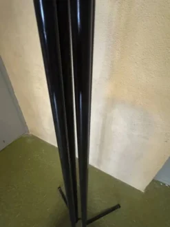 Porte-manteau design italien – Métal chromé et laqué noir – Années 1960-1970