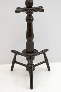 Porte-manteau de sol en noyer italien moderne du milieu du siècle avec porte-parapluie, 50