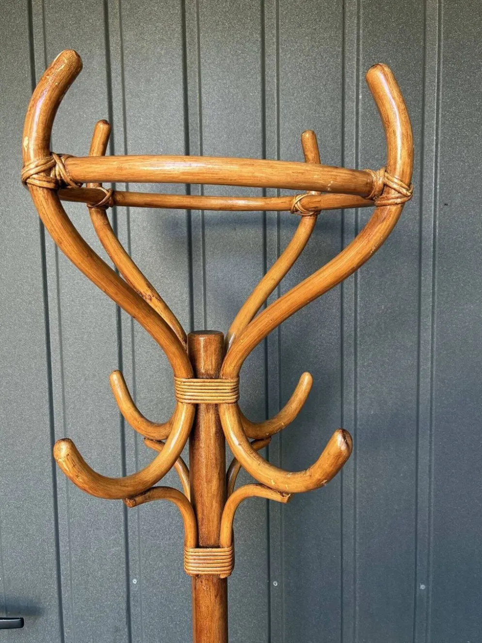 Porte-manteau en bois cintré et en rotin, années 1960