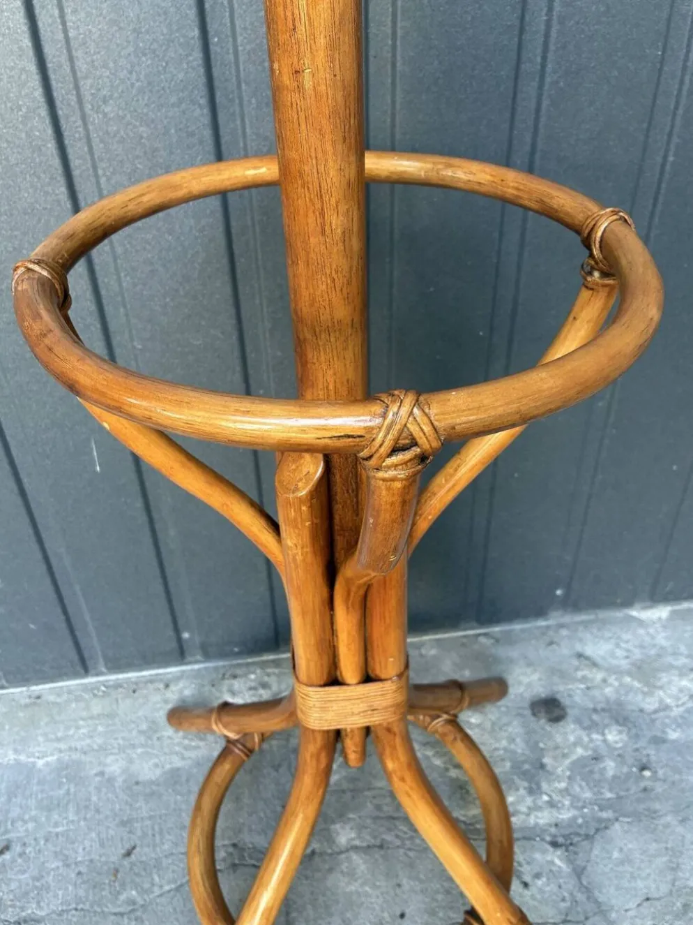 Porte-manteau en bois cintré et en rotin, années 1960